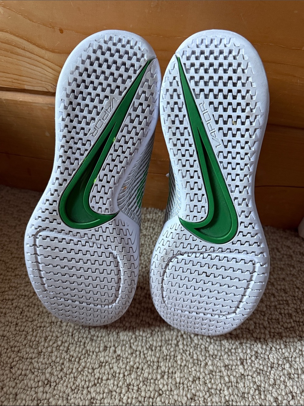 Nike Air Zoom Vapor 11 green and white tennis court shoe size 8 - Picture 5 of 9